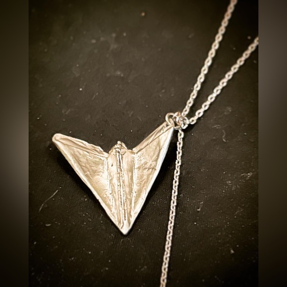 Beautiful Korean Origami Crystal Necklace - Picture 3 of 5